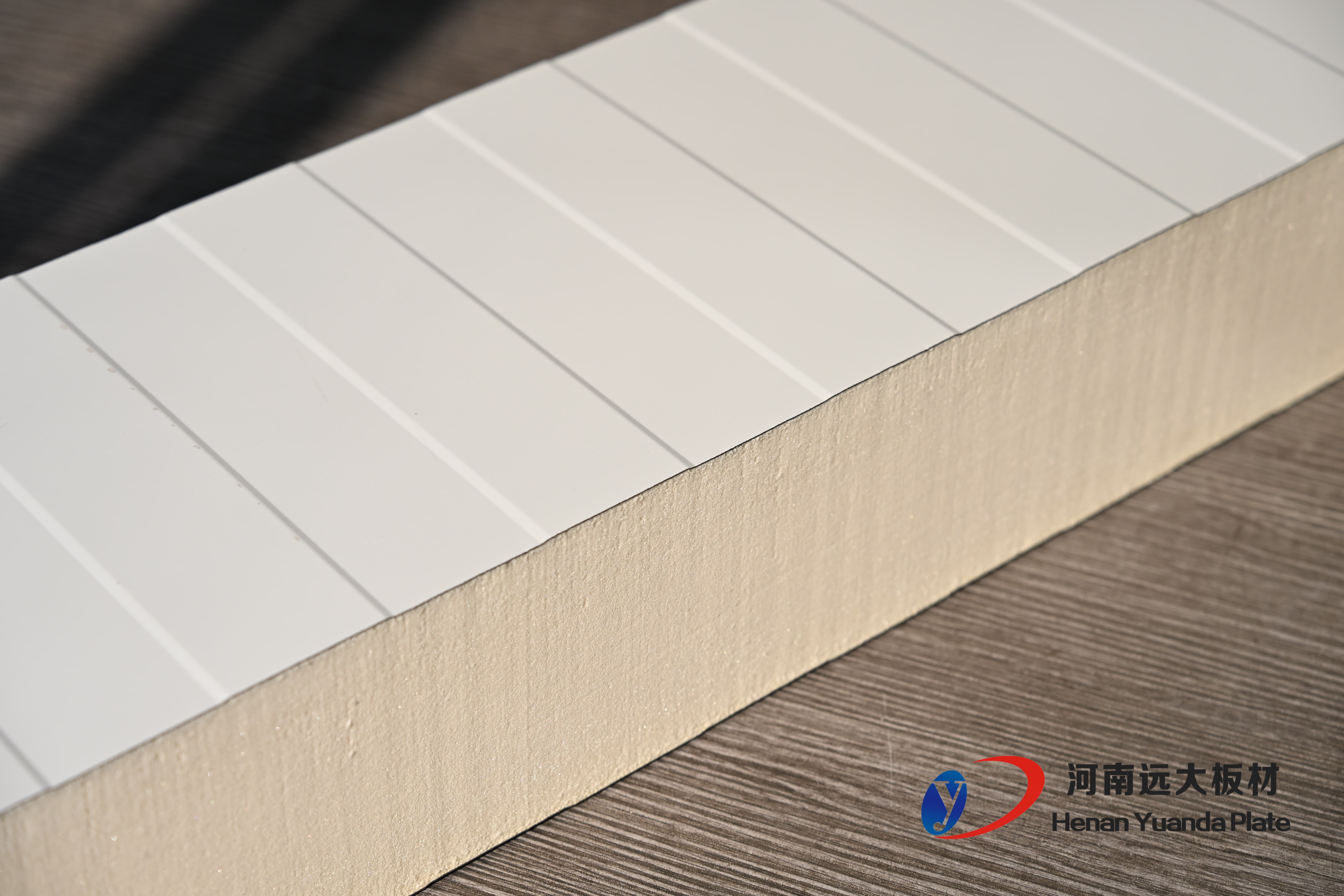 聚氨酯冷庫板：高效節(jié)能的冷鏈“保溫衛(wèi)士”——解鎖低溫存儲的科技密碼(圖1)