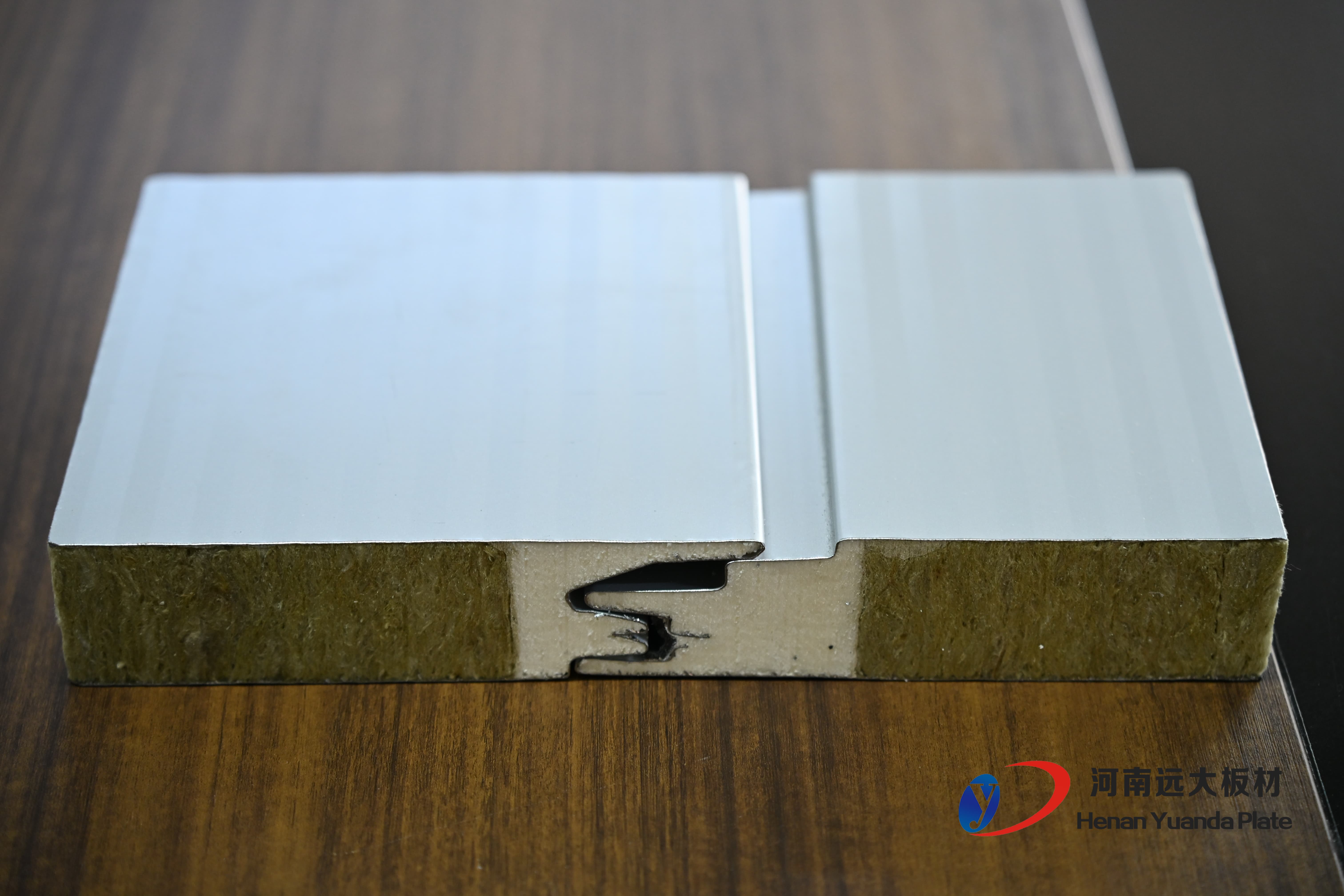 資深工程顧問揭秘:大型項目為何必選聚氨酯封邊巖棉板?(圖1) 資深工程顧問揭秘:大型項目為何必選聚氨酯封邊巖棉板?(圖1)